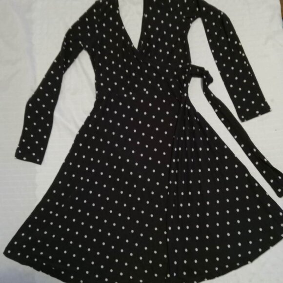 Beautiful black and white polka dot dress, backless with belt, very soft, extens - Picture 1 of 6